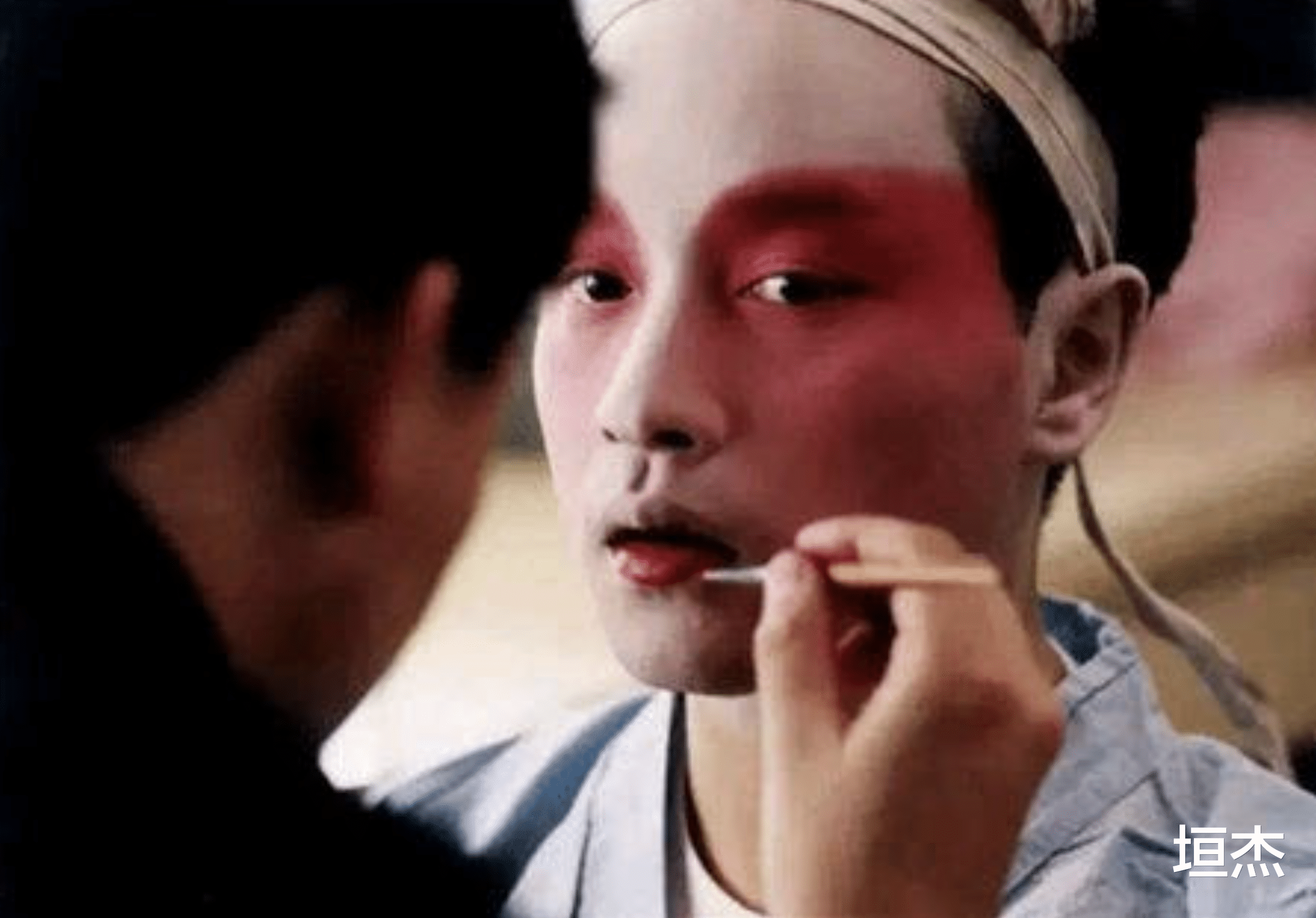 撞脸|8对“撞脸”的明星,一个“洋气”一个“土气”,颜值差距太大了