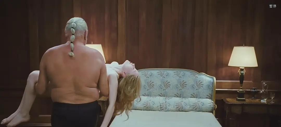 邓紫棋|女性躯体观光片，艾米丽布朗宁蛮大牺牲的，睡在那就像一个洋娃娃