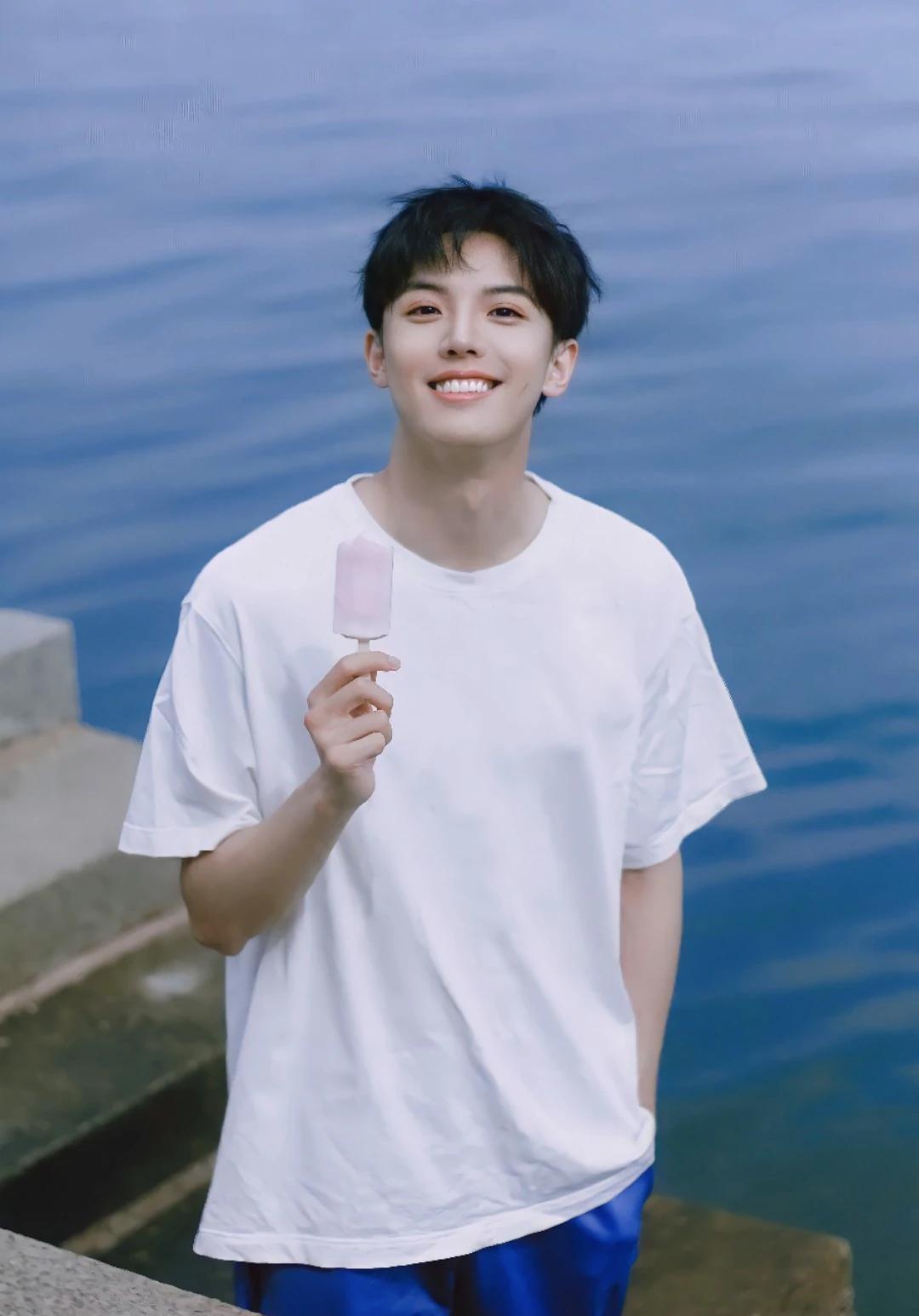 “汉奸”周峻纬!公然夸赞侵华日军被禁言!赵丽颖或会被波及!