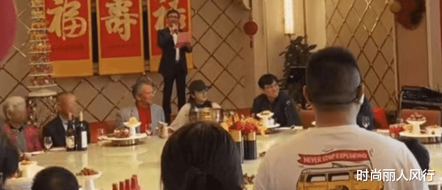 汤唯|汤唯高调为爸爸办80大寿显孝心!女婿卖力鼓掌,女儿韩国长相超萌