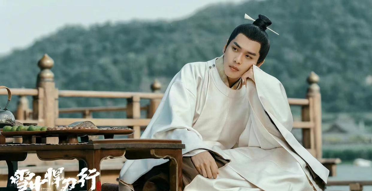 迪丽热巴|艺人什么行为消耗粉丝热情?任嘉伦和迪丽热巴,他们是最好的答案