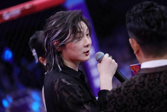 张大仙 为了上镜有多拼?瘦身版张大仙拳赛现场亮相,期待!