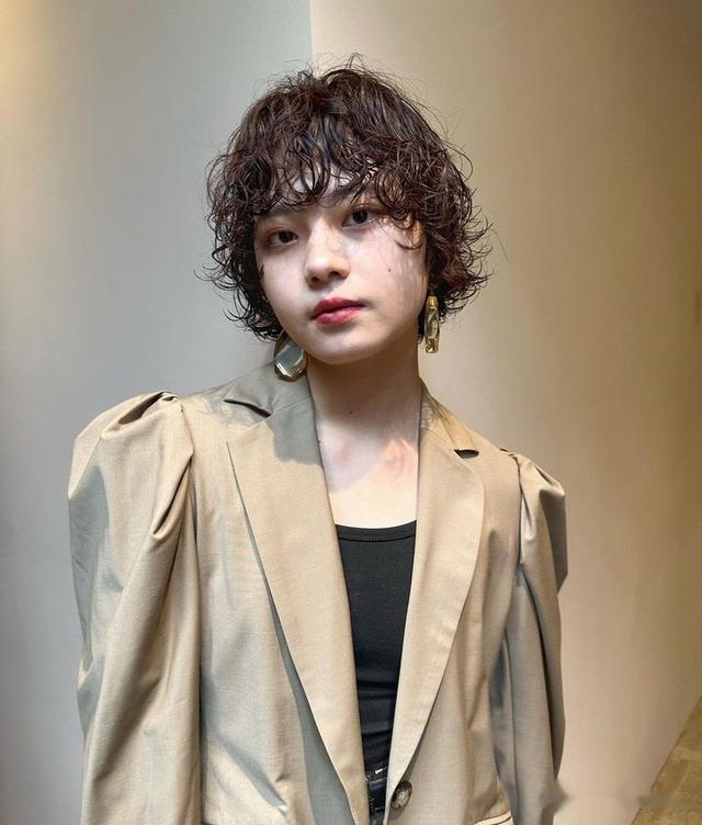 发型不论怎么剪,最百变时尚的还是波波头,年龄大小都适合