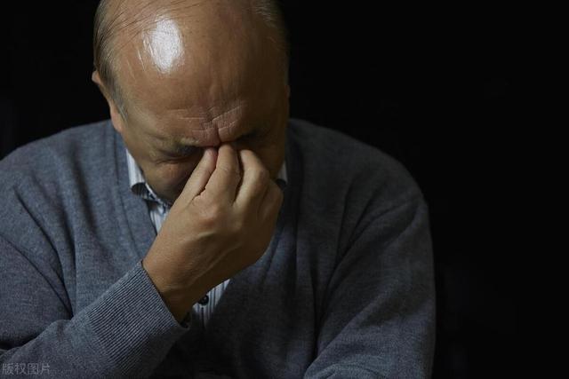 当身体出现这些异常表现，十有八九是脑梗来了，及时就医或能逆转