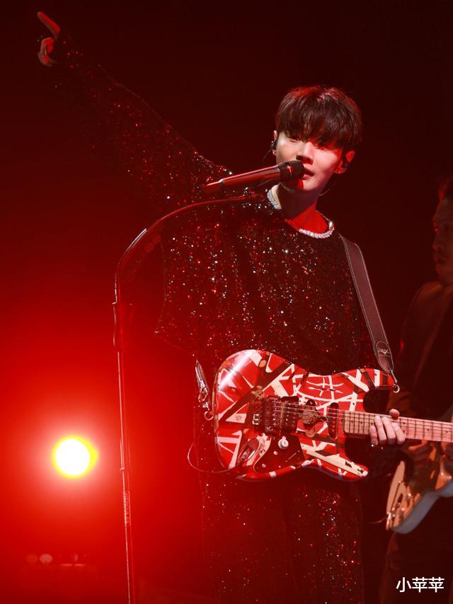 演唱会|一场演唱会,张杰的土、李荣浩的混、华晨宇的虚,体现得淋漓尽致