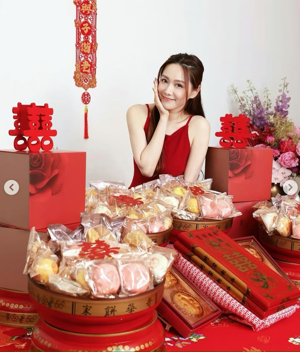 汤洛雯曝光婚礼筹备进度，与马国明合体高调撒糖，中式风格超喜庆