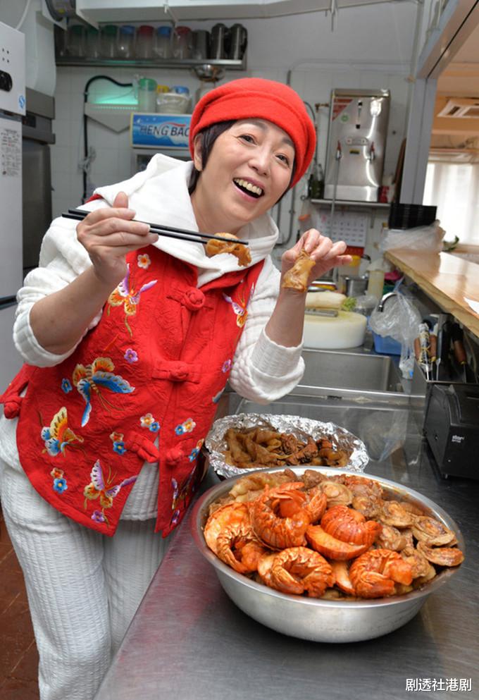 直播带货|好拼!知名港星内地直播带货狂吃一百多只大闸蟹,自曝背后多辛酸