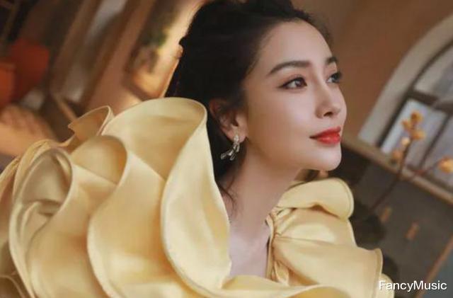 杨颖疑似看疯马秀后续:黄晓明评论区沦陷,疑似被排查