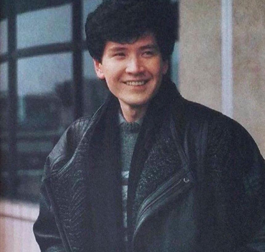 费翔|春晚“第一美男”,首次登台被封杀14年,年过60至今未婚!