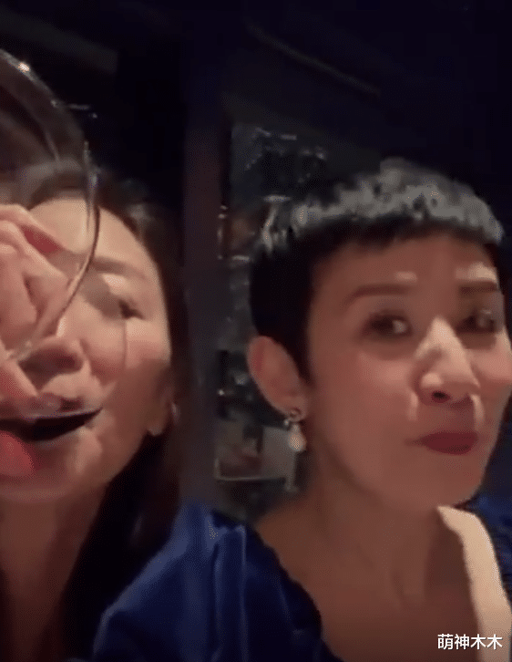 吴君如|杨紫琼宴请港娱圈大佬，吴君如激动触摸小金人，周润发白发显沧桑