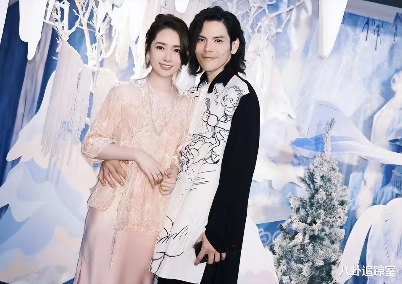 向佐晒照为长女庆生,3岁小奶皇面露不耐似生气,郭碧婷遮肚疑3胎