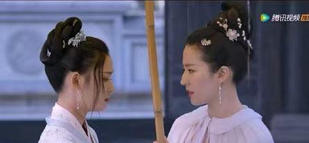 林允|内娱女星赢麻了?林允泫雅同框差异大,还赢刘亦菲是网友太严格?