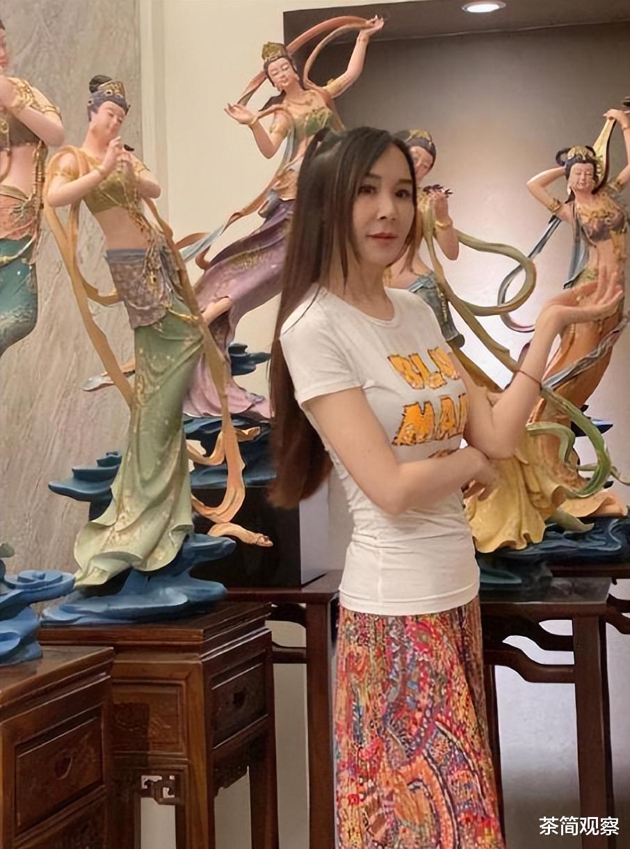 麻花辫|明明一脸褶子、浑身赘肉，还要强装少女扎麻花辫、双马尾，不害臊