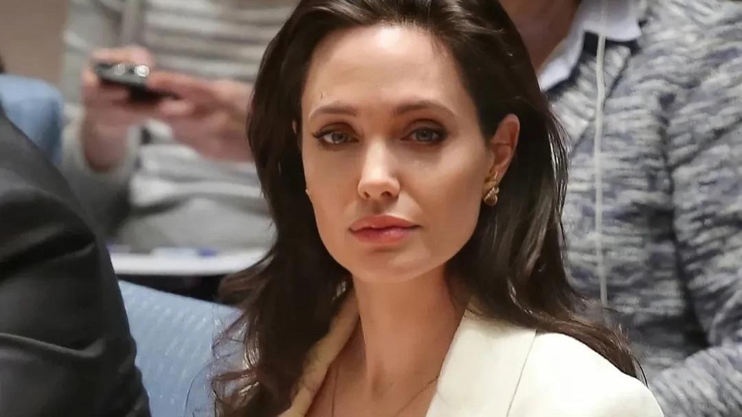 极度尴尬！国际巨星安吉丽娜·朱莉被以色列总理怒怼！评论区沦陷