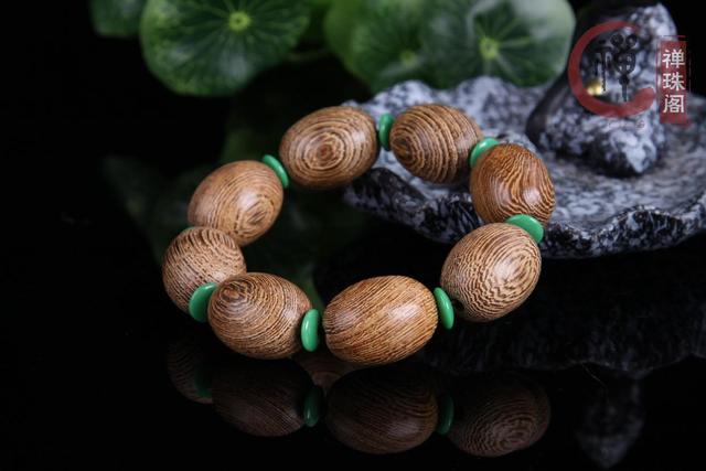 文玩|文玩小白,就想随便戴戴,应该选择什么文玩手串?