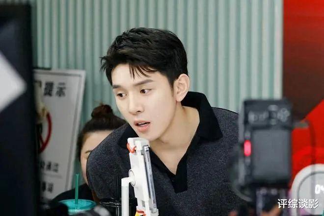 李佳琦更多黑料被扒,曾紧急补税17亿,还在直播中对杨幂开黄腔