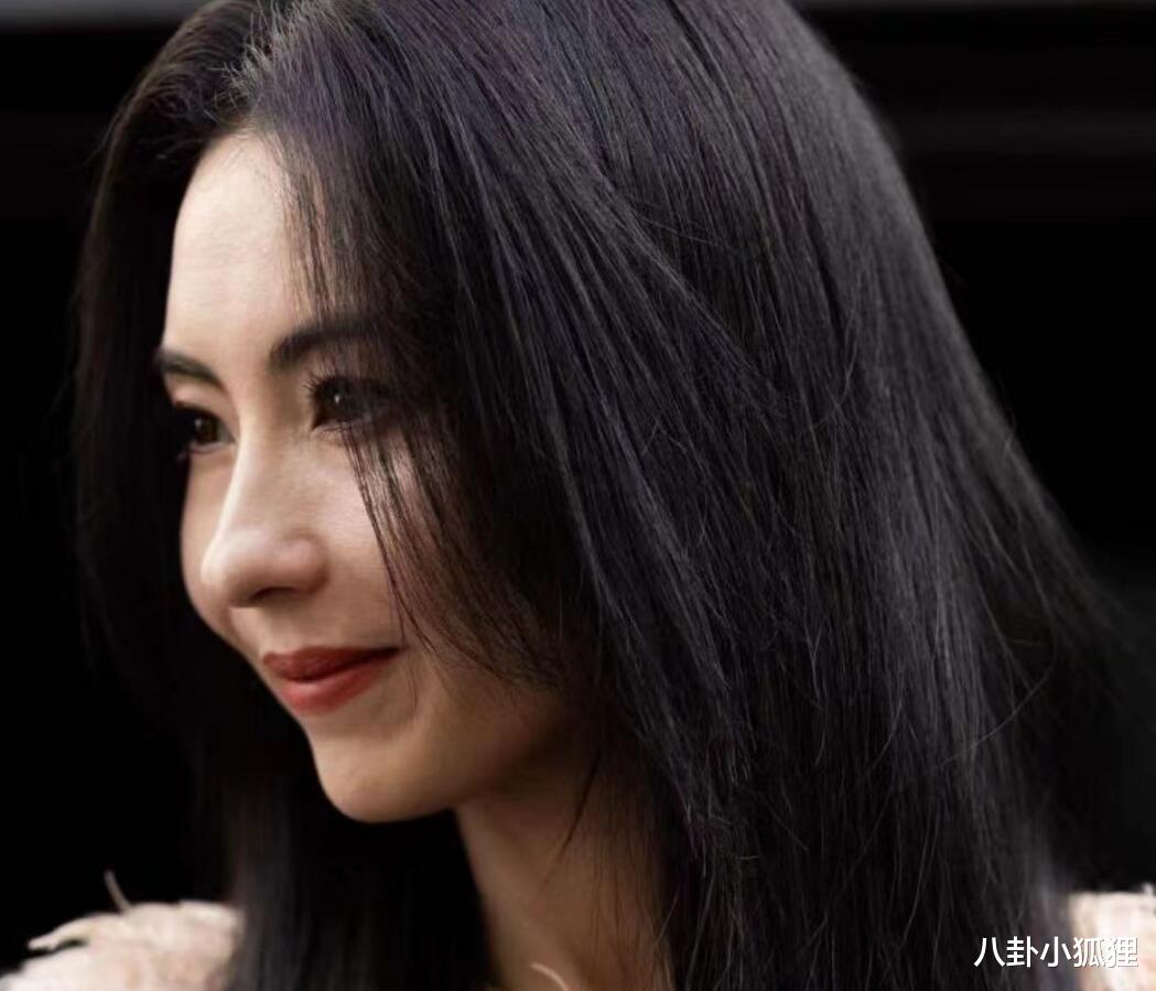 43岁张柏芝时装周怼脸照曝光,皮肤松弛法令纹重,网友:年纪大了