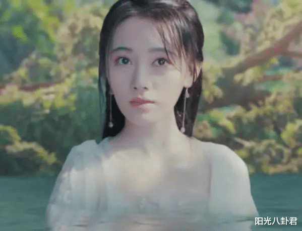 穿高跟、垫肩膀、假肌肉,男明星为显身材频闹笑话,还有男人味吗