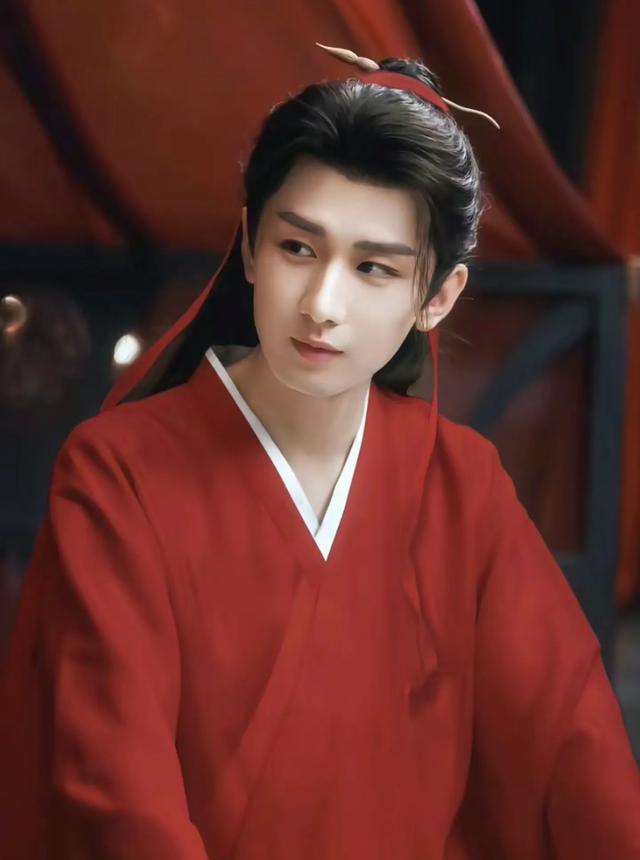 娱乐圈没后台实惨!《莲花楼》火后,平台为捧自家艺人踢成毅下桌