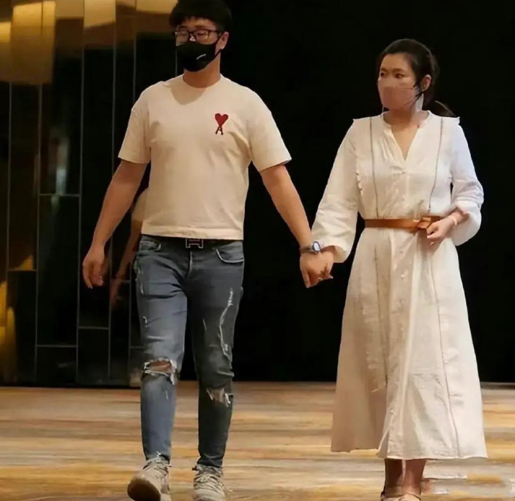 妹妹曝Selina近状：已被姐姐训练成职业保姆，与小男友没结婚规划