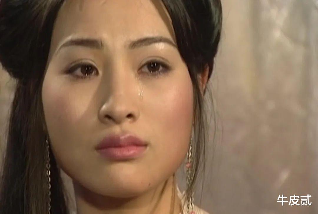 丑而不自知有多可怕，长相寒碜非要尬演绝世美人，观众直呼辣眼！