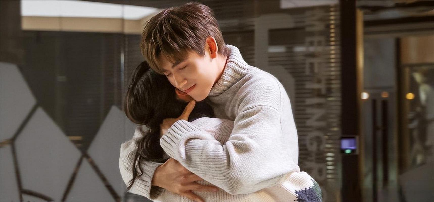 打火机与公主裙|《点燃我,温暖你》:现代职场与爱情的竞争