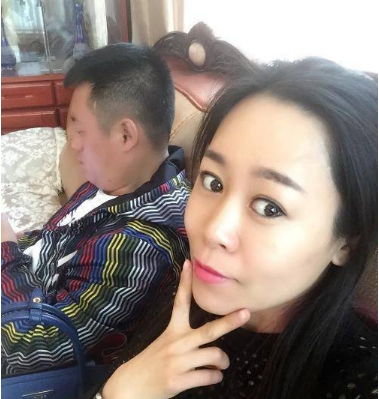 13对赵本山徒弟夫妻对比，文松老婆貌美如花，王小虎老婆撞脸周涛