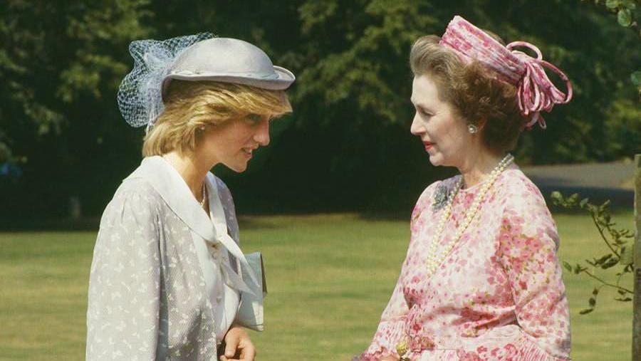 被戴安娜推下楼梯的继母，漂亮且心肠不坏，戴妃离婚后才跟她道歉