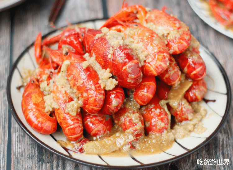 小龙虾|小龙虾的头部是“虾黄”还是“虾屎”？很多人还不懂，别再吃错了