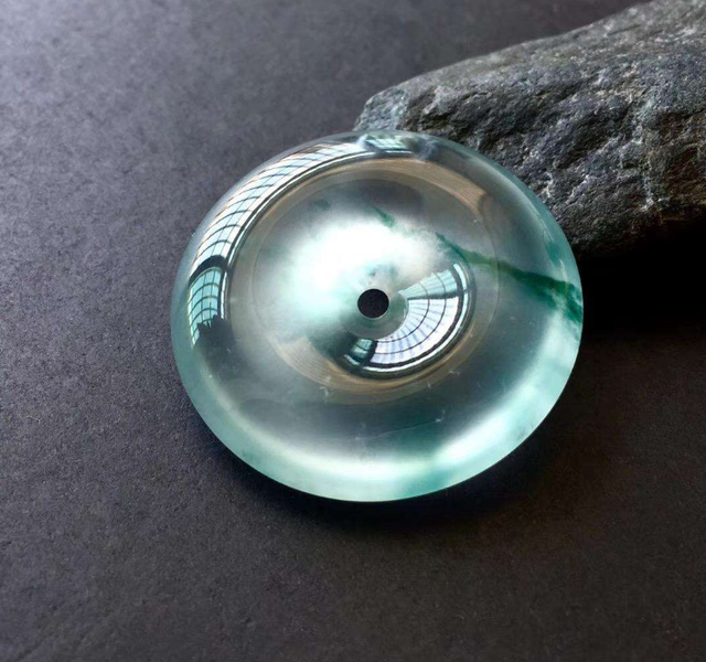 翡翠|集三大优势于一身,翡翠被誉为玉石之王,价格一路飙升!