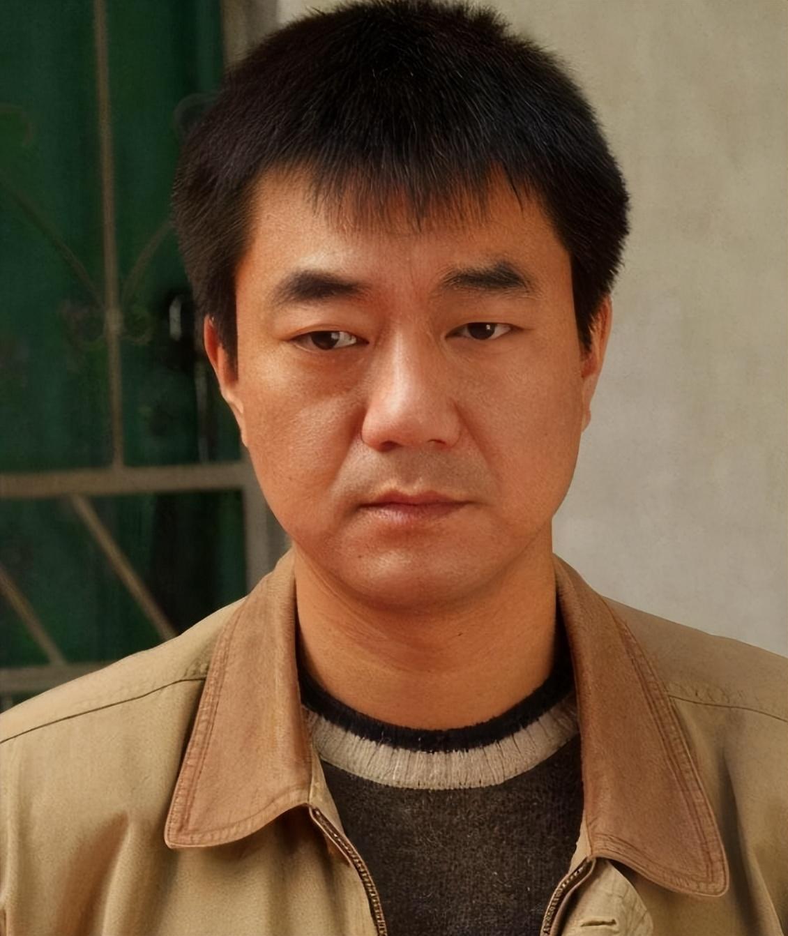 王家卫也没想到,请了九成上海演员,却被一个外地人出尽风头