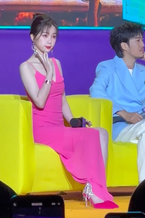 虞书欣被圈内人怒骂自以为是杨颖杨幂,私下很作耍大牌,P图超狠