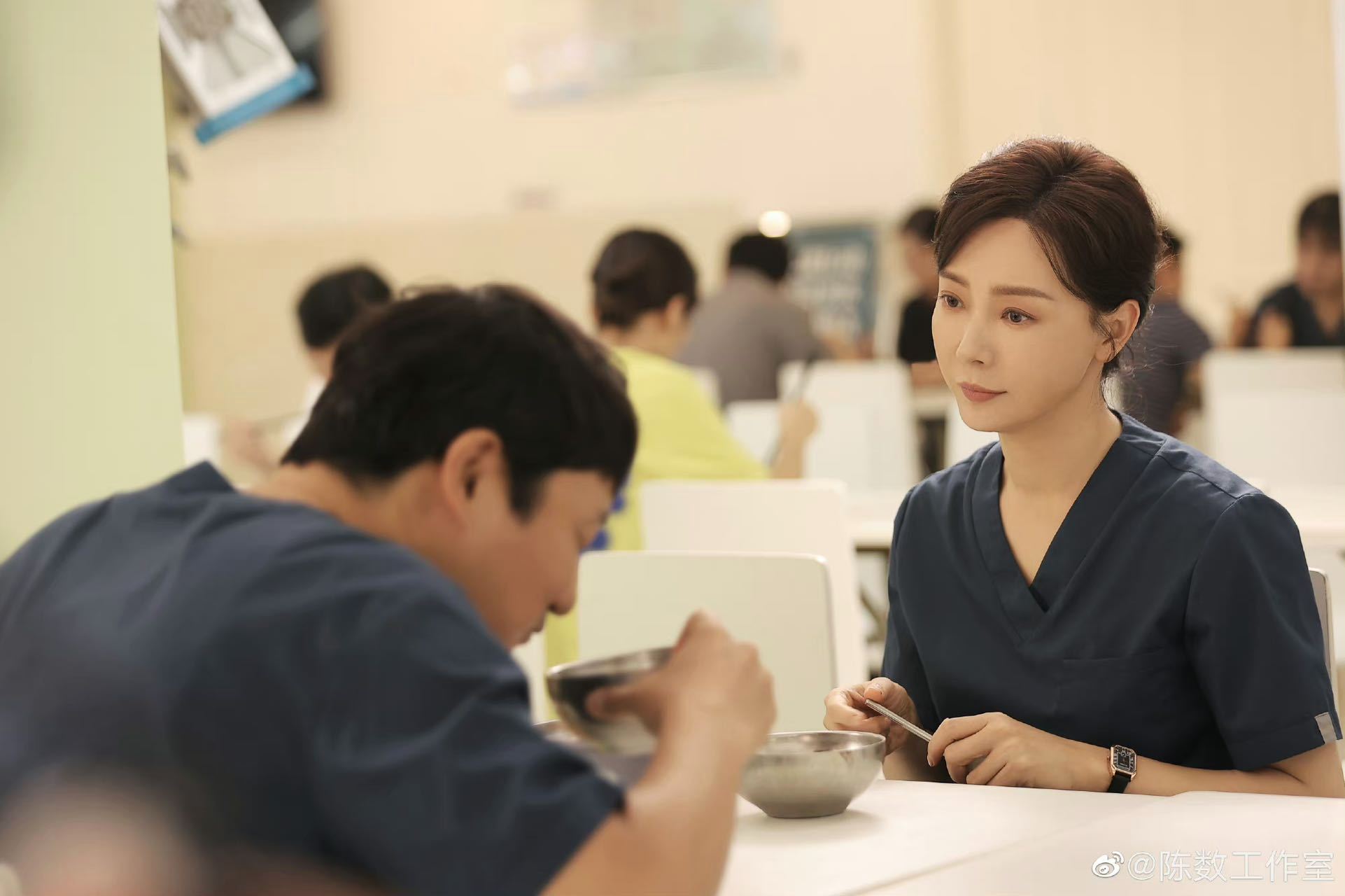 白色城堡|表情狰狞、眉毛奇怪,却演《白色城堡》“第一美女”,看着好难受