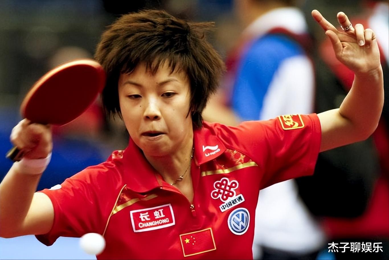 蔡振华背后的神秘女子：鲜少露面，比林志玲还美，甘愿住15平黑屋