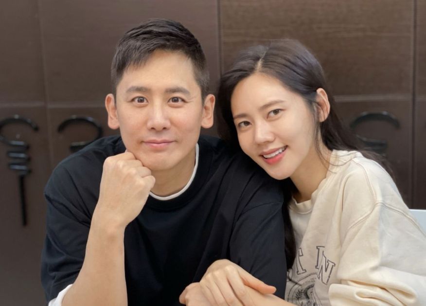 秋瓷炫|于晓光陪秋瓷炫上班,男方近照沧桑鱼尾纹抢镜,同框对比太明显