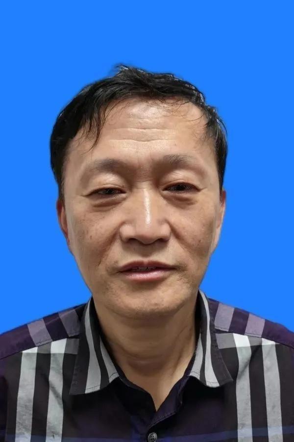 第六位:张希清(哈尔滨市政协原党组成员,秘书长)张希清,59岁,22岁毕业