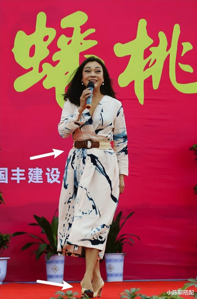 穿搭 59岁史可老得真体面：不do脸，妆发得体，穿衣有品！妈妈们学起来