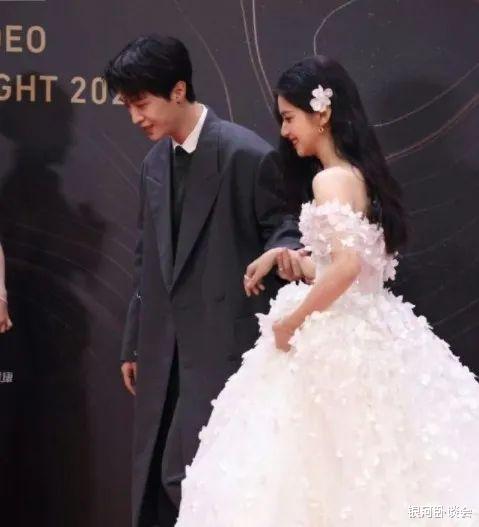 范丞丞恋情曝光,这小子是真藏不住事儿...