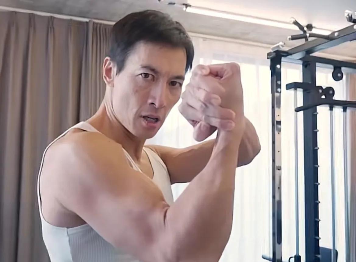 冻龄|48岁冻龄小阿姨恋综透露因家暴离婚,原来这么漂亮也会不被爱