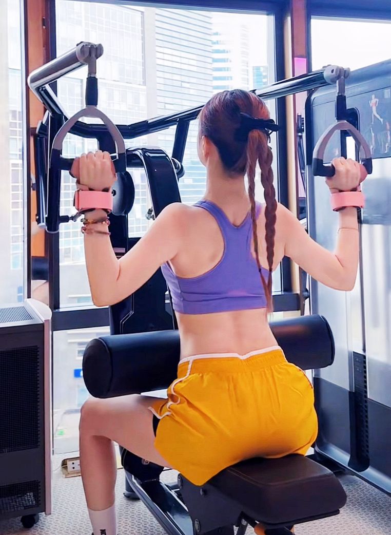41岁李小璐晒健身照，皮肤白皙状态似少女，网友：做最美好的自己