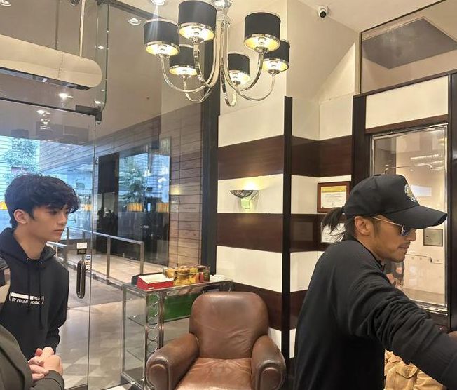 谢霆锋父子澳洲滑雪被偶遇,Lucas技术被指太菜,只能在初级赛道