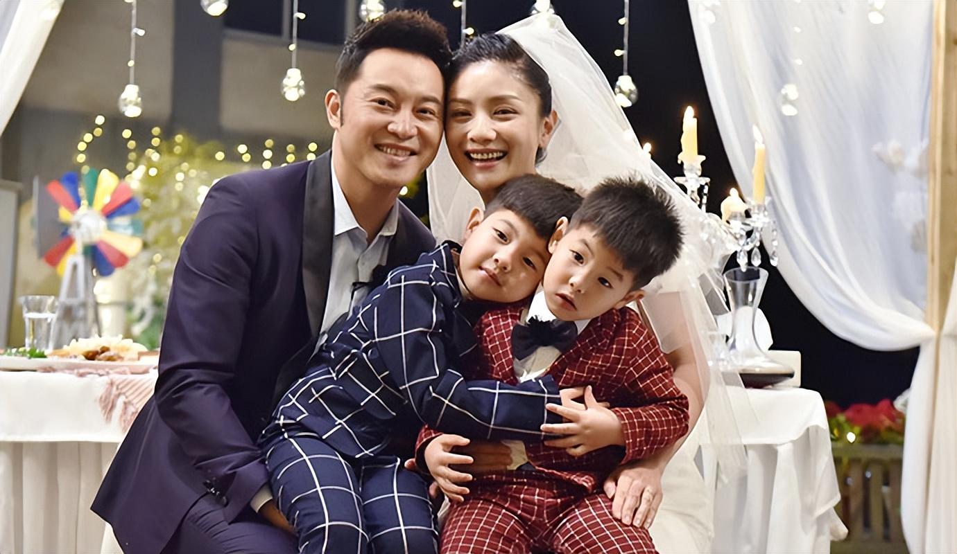 曝二字影帝在卫生间出轨嫩模，胡军评论区沦陷，本人悄悄删评论