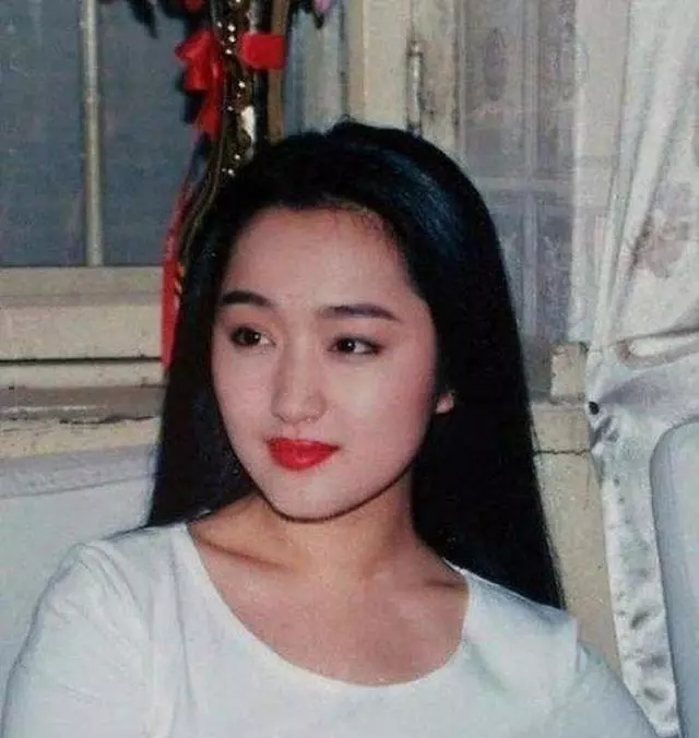 没结婚但有固定伴侣，这5位“中年尤物”，一个比一个过得滋润