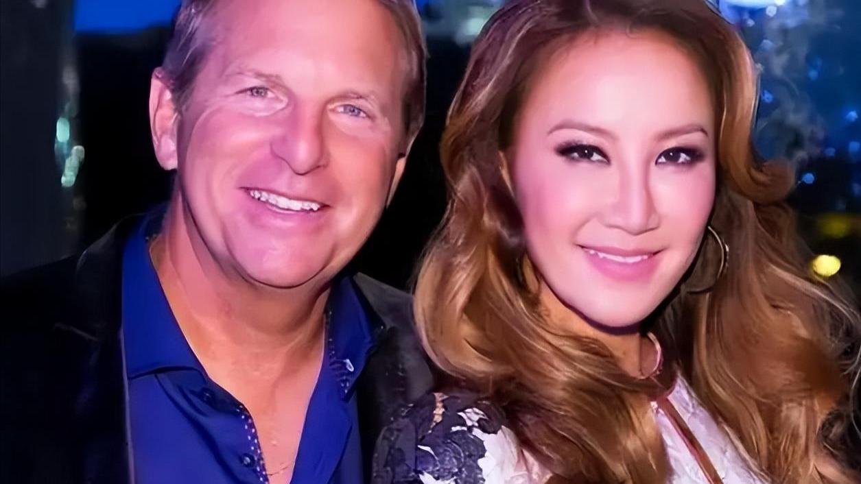 反转！李玟二姐疑点越扒越多，曾自曝用火烧妹妹脚，Bruce恐无辜