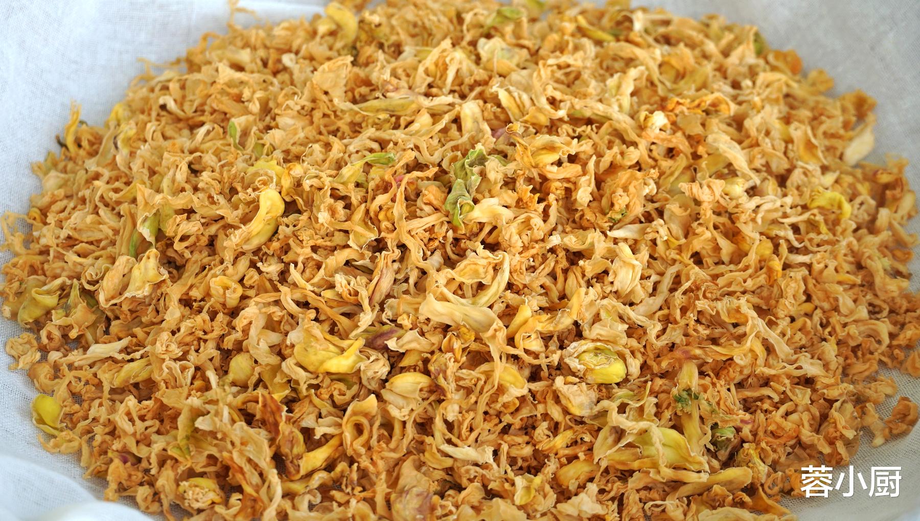 包菜|冬季这菜使劲吃，买20斤晒干，炖肉超香