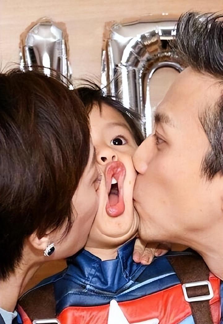 婚变?邓超被曝出轨19岁嫩模,孙俪深夜发文:再见了婚姻!