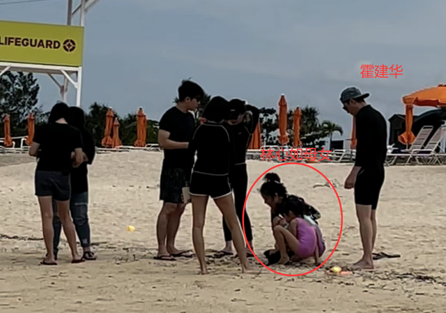 林心如霍建华惹争议！带女儿去日本海边游玩，一家三口罕同框