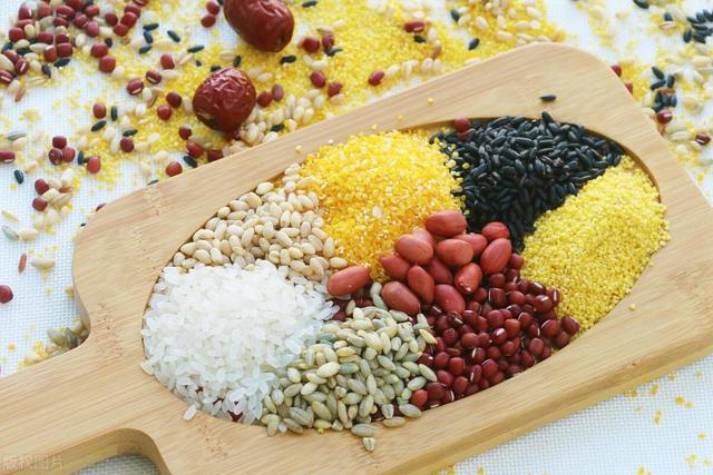 不少胃癌都是吃出来的！预防胃癌五少吃，五多吃