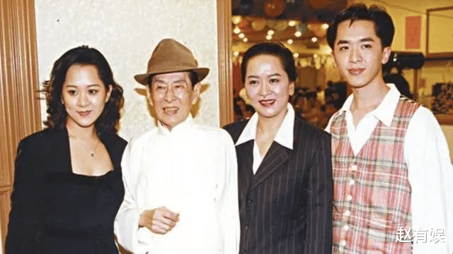 同时拥有3个老婆，每人每月50万零花钱，一周轮流陪2天剩一天休息