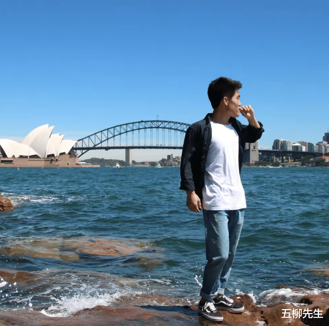 董宇辉|董宇辉晒与张朝阳合照:仰望宇宙星辰,也珍视人间烟火,配乐亮了